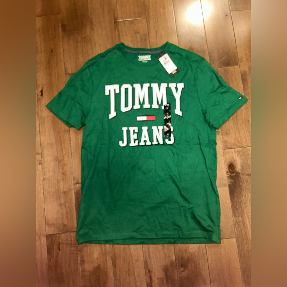 (2/$30) Tommy Hilfiger Men’s Size Medium Green T-Shirt Graphic Tee - BNWT ✅